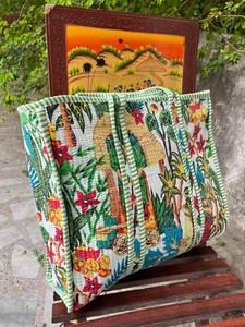 กระเป๋าผ้าฝ้ายลายควิลท์ งานดีไซน์เนอร์ งานพิมพ์บล็อกแบบอินเดีย เย็บอย่างประณีต กระเป๋าสะพายไหล่สำหรับเดินทางและช้อปปิ้ง - Product Image 2