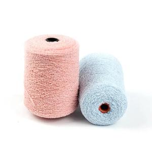 Kingeagle Candy Color 100% Polyester Fil de plumes de fantaisie pour tricoter - Product Image 1