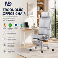 Chaise de bureau de direction confortable avec appui-tête, accoudoirs de luxe et design en maille blanche pour le bureau