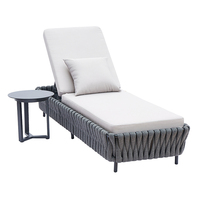 Chaise longue pliable de luxe moderne en aluminium avec cadre en corde tressée durable et coussins pour villa et usage extérieur