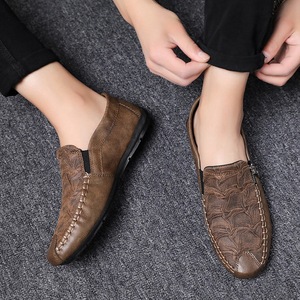 Mocasines de cuero de lujo para hombre con punta redondeada y estilo mocasín, ideales para oficina, bodas y fiestas. - Product Image 2