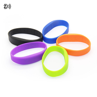Bracelet en silicone caoutchouc sportif personnalisé avec logo RFID NFC imperméable pour festival, événement, promotion