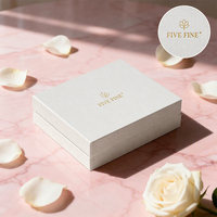 Boîte cadeau de luxe personnalisée avec logo rose en papier spécial, emballage de parfum bleu avec matériaux recyclés, gaufrage artisanal