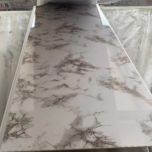 <span class=keywords><strong>Plafond</strong></span> décoratif de PVC d'estampillage à chaud de <span class=keywords><strong>prix</strong></span> usine et panneau de mur de PVC - Product Image 6