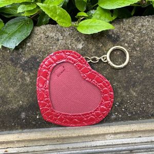 Porte-clés en forme de mini-cœur durable en cuir PU de qualité supérieure avec pochette pour la promotion des événements et des bureaux (vente en gros) - Product Image 6