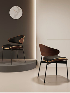 Silla de Comedor Moderna Europea de Lujo Ligero, Ecológica, de PU con Diseño Curvo de Madera Sólida para Hogar, Estudio o Cafetería - Product Image 5