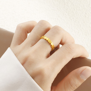 แหวนวงกลมทองคำประดับเพชร สแตนเลสไม่ลอก ดีไซน์หรูหราเบาๆ สไตล์เฉพาะตัว แหวนรูปหัวใจสีพีช - Product Image 1