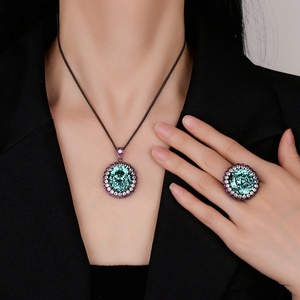 Parure de bijoux tendance en cuivre écologique avec zircon vert 18*20mm, comprenant boucles d'oreilles pendantes et bague, plaqué or noir 3 tons, pour des tenues audacieuses - Product Image 6