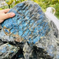 Pierre brute de labradorite naturelle à reflets bleus intenses en gros, spécimen minéral de cristal de guérison, pierre précieuse brute pour sculpture lapidaire