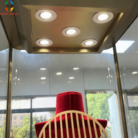 Moderne Luxus-Schmuckvitrine mit Goldmetallkonstruktion und LED-Beleuchtung für Einkaufszentren und Einzelhandelsgeschäfte - Umweltfreundlich & Langlebig