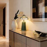 Lampe de bureau élégante et moderne sans fil haut de gamme avec abat-jour en verre floral, fonction de minuterie LED, en cristal pour chambre et salon