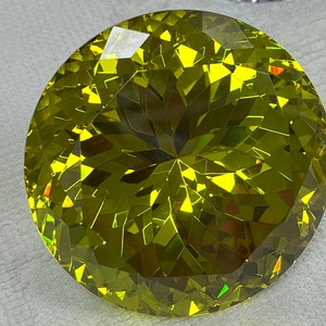 Piedra Preciosa Suelta Redonda de 60 mm, Peridoto Verde, Circonita Cúbica - Product Image 2