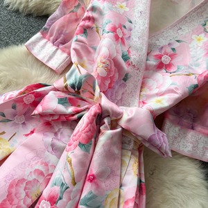 Robe florale à manches courtes, col en V profond, coupe trapèze, taille cintrée, garantie qualité, style vacances - Product Image 5