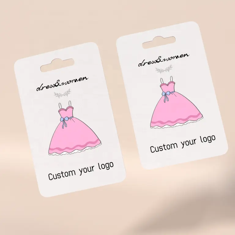 लक्जरी ब्रांड परिधान सामान के लिए कस्टम लोगो कपड़े लटका टैग अनुकूलित लेबल महिलाओं पोशाक