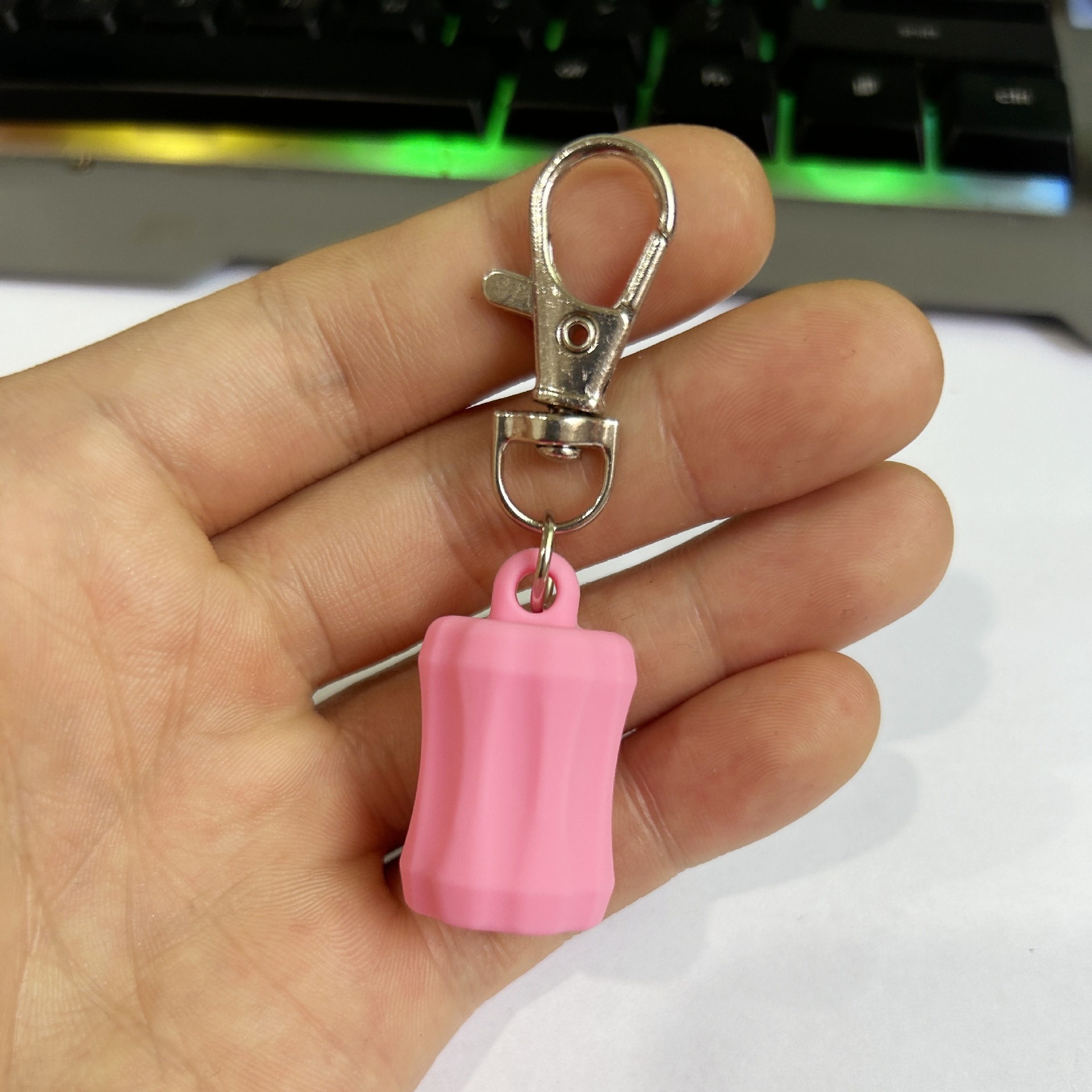 Chaîne de clé pour brillant à lèvres (rose)