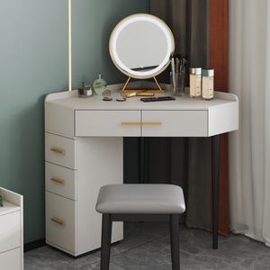 Mueble de Dormitorio Moderno al por Mayor de Fábrica: Tocador en Forma de Corazón, Mesa de Maquillaje Blanca de Esquina, Set de Tocador Triangular con Taburete - Product Image 2