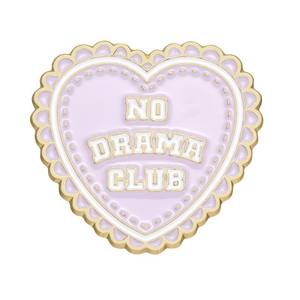 Pin de esmalte 3D de corazón personalizado al por mayor, con la inscripción 'She Is Fierce', regalo de joyería para amigos, impreso en letterpress, de metal pintado para ropa y mochilas - Product Image 5