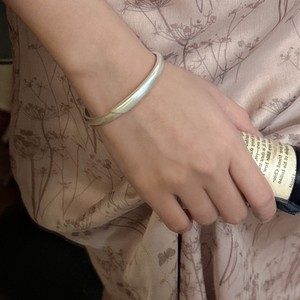 S925 Sterling Silver Tendance Coréenne Mat Blogger Bracelet Manchette De Mode avec Conception De Niche Givrée En Gros - Product Image 4