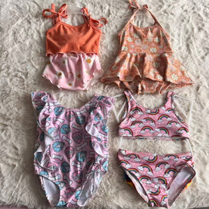 Set Estivo Cozy W59 Daisy Rainbow per Bambina, 2 Pezzi in Tessuto Morbido e Traspirante |   RTS |   Costume da bagno per bambini con chiusura a cintura a costine - Product Image 4