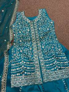 Faux Georgette lourde avec séquence de broderie lourde avec travail manuel en miroir réel avec moins de bordure avec manche complète - Product Image 6