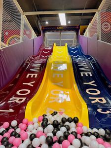 Abs nhựa an toàn đường ray thép PE sân chơi trẻ em thương mại trong nhà cong Đường Hầm trượt cho trung tâm giải trí gia đình - Product Image 6