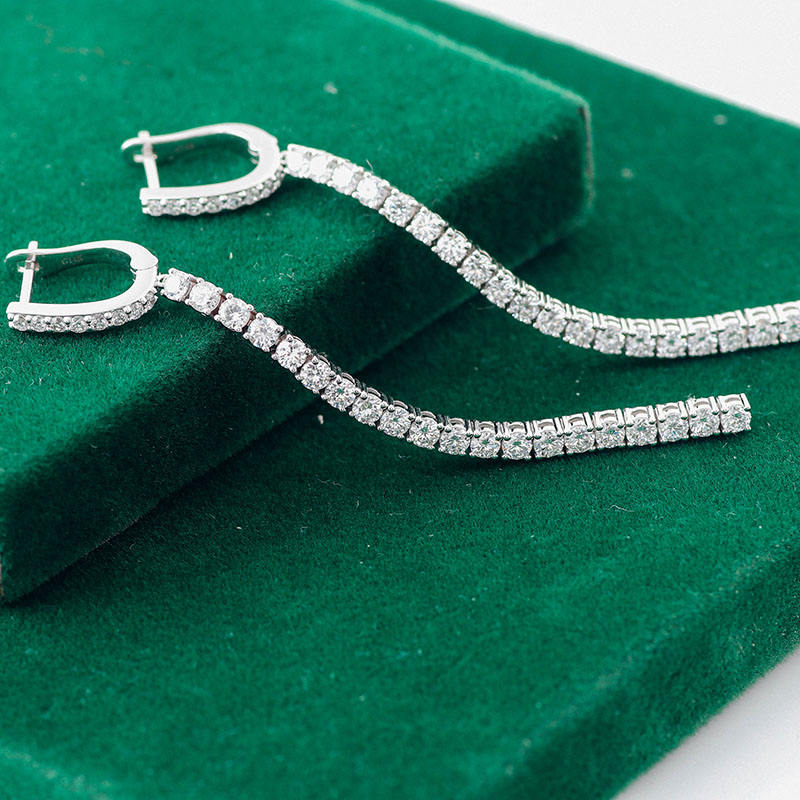 14k gold moissanite diamond