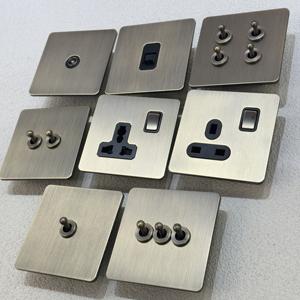 86 घरेलू दीवार घुड़सवार हल्के टॉगल स्विच रेट्रो एंटीक पीतल स्टेनलेस स्टील फ्रेम, एक यूरोपीय सार्वभौमिक सॉकेट 1/2/3/4 गिरोह - Product Image 1