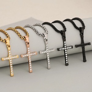 Collier élégant avec pendentif croix en CZ, plaqué or véritable 18 carats, acier inoxydable, anti-rouille, bijoux chrétiens, cadeau pour homme et femme - Product Image 4