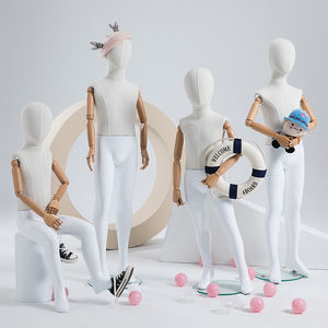 Mannequin pour enfants assis en <span class=keywords><strong>fibre</strong></span> <span class=keywords><strong>de</strong></span> <span class=keywords><strong>verre</strong></span> blanc, bras réglable en bois, mannequin debout entièrement pour enfants pour l'affichage des vêtements - Product Image 3