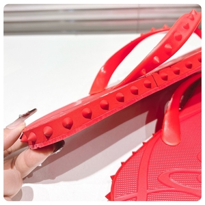 Nouvelles pantoufles rouges à bout ouvert pour la maison 2026 |   Chaussons de luxe doux et confortables pour intérieur et extérieur, antidérapants, pour salle de bain et hôtel, avec design en sangle - Product Image 2