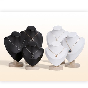Exhibidor de Joyería de Madera Personalizable, Soporte para Cadenas, Organizador en Forma de Corazón, Exhibidor de Joyas - Product Image 1