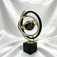 Ornement de globe terrestre rotatif en métal Art Déco, sphère en pierre marbrée imprimée UV, base en cristal noir, décoration de bureau de luxe, cadeau de bureau
