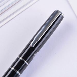 Bolígrafo de Metal con Empuñadura de Goma Suave, Acabado Mate y Brillante, Detalles en Negro y Plateado, Bolígrafo Ejecutivo con Logotipo Personalizado para Empresas - Product Image 2