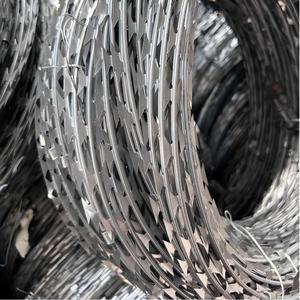 Alambre de Hierro Galvanizado DAKUN Q195 a Bajo Precio, Rollo de Alambre de Púas Cruzadas, Protección Antirrobo Civil, Color Plateado, Embalaje en Rollo - Product Image 4