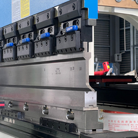WE67K-110/4000, presse plieuse CNC électro-hydraulique, équipée d'un système DA53TX importé d'Allemagne et d'une règle de mesure GV italienne.