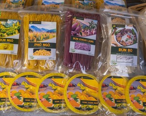 Vermicelles de riz sec/nouilles de riz avec patate douce violette emballage sans gluten dans une boîte - Product Image 4