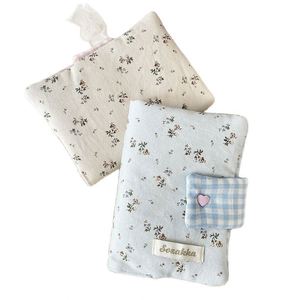 23 Lindas Fundas de Libro de Poliéster con Diseño Floral y Corazones para Niñas, con Bolsillo Portátil para Guardar Diarios - Product Image 1