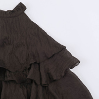 Robe mini dos nu marron sans manches à volants, style décontracté et tendance pour femme, idéale pour l'été