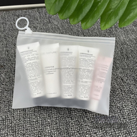 Pochette de voyage cosmétique réutilisable personnalisée en CPE dépoli avec fermeture éclair et anse à anneau, finition mate, pour échantillons de shampoing et mascara
