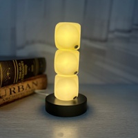 Lampe LED modulaire en forme de dés StackGlow à base de résine |   Lampe de nuit empilable DIY |   Lampe d'Ambiance Magnétique Créative Alimentée par USB Personnalisable