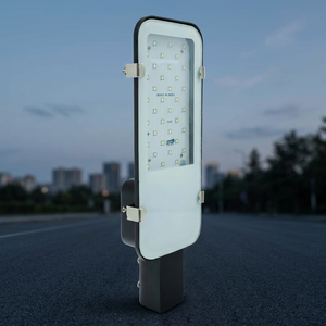 ไฟถนน LED กันน้ำ IP66 36W ประหยัดพลังงาน พร้อมเลนส์แก้ว ติดตั้งบนเสา ความสว่างสูง เหมาะสำหรับถนน ทางเดิน รับประกัน 2 ปี - Product Image 1