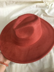 Chapeaux Fedora en Daim à Large Bord pour Femme, Nouveauté Tendance Printemps-Automne-Hiver, Plusieurs Couleurs, Idéaux pour l'Extérieur, Personnalisables au Laser - Product Image 2
