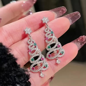 Orecchini di Lusso con Diamanti in Oro Bianco E3445, Diamanti Naturali Taglio Brillante Rotondo con Pietre Laterali Taglio Smeraldo, Gioielli da Festa per Donne - Product Image 4