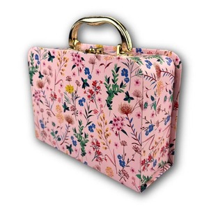 กล่องของขวัญกระดาษแบบมีหูหิ้ว ปรับแต่งได้ตามความต้องการ - Product Image 3
