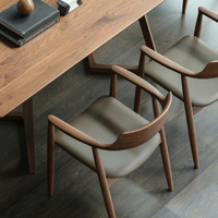 Chaise de salle à manger en bois massif de style nordique minimaliste avec assise en mousse haute densité et revêtement en cuir - Design Hiroshima stable et écologique