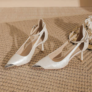 Escarpins mode pour femme en cuir véritable, style coréen, à bout pointu, talons aiguilles métalliques blancs de 7 cm, à enfiler, avec décoration en cristal - Product Image 4