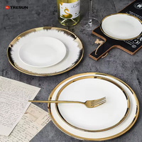 Assiettes de luxe pour hôtels et restaurants en gros, élégantes, blanches et à bord doré, en céramique, pour le dîner, la salade, le dessert, en porcelaine