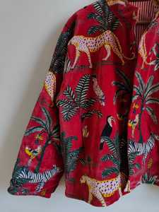 เสื้อแจ็คเก็ตพิมพ์ลายป่า แจ็คเก็ตผ้าฝ้ายลายดอกไม้ทำมือ สีชมพูเข้มและเขียวพิมพ์ลายบล็อก แขนยาว สไตล์โบฮีเมียน เสื้อแจ็คเก็ตพิมพ์ลายดอกไม้สไตล์โบฮีเมียน - Product Image 3