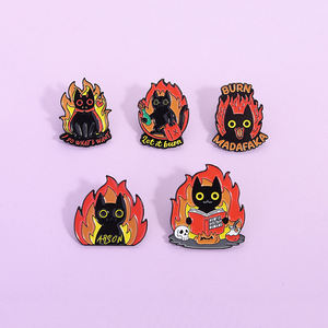 Gatto arrabbiato smalto spille fuoco fiamma animale spilla distintivo zaino vestiti gioielli regalo per amici all'ingrosso - Product Image 3