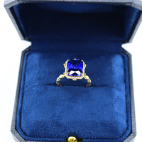 Bague de Fiançailles Personnalisée Madonna en Or Jaune Massif 14K avec Diamant Bleu de Laboratoire et Halo de Diamants – Vente en Gros